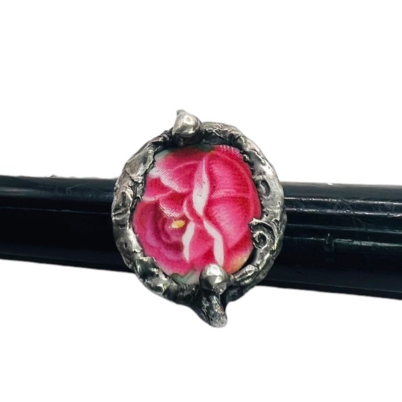 Broken China Artisan Ring made from English Bone China & Silver Blend Metalwork - Picture 4 of 17